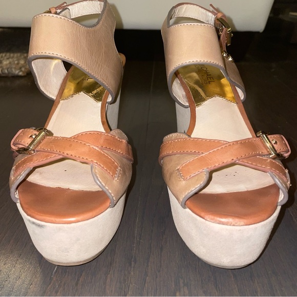 Micheal Kors Suede Tan Wedges - Picture 8 of 9